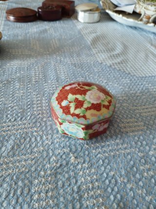 Cajita de porcelana japonesa floral