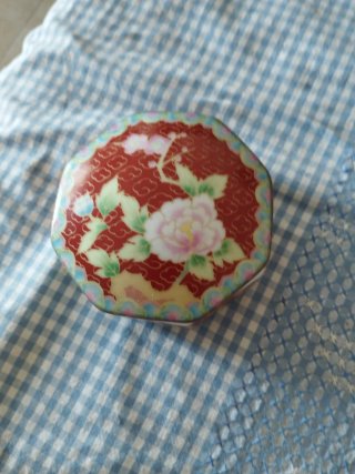 Cajita de porcelana japonesa floral