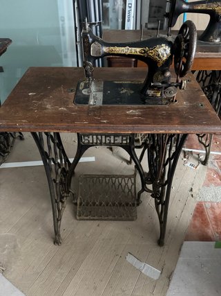 Máquina de coser Singer antigua