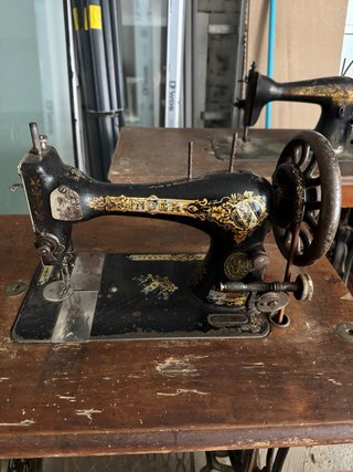 Máquina de coser Singer antigua