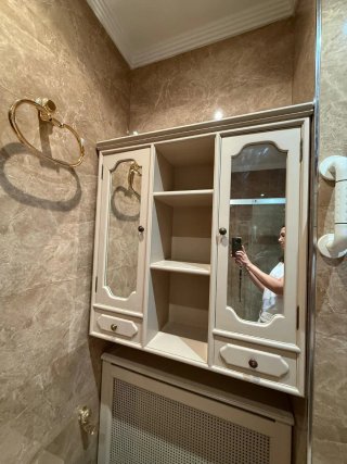 Armario de baño beige