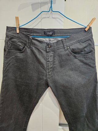 Pantalón Zara Man gris oscuro muy cómodo, elástico