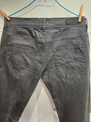 Pantalón Zara Man gris oscuro muy cómodo, elástico