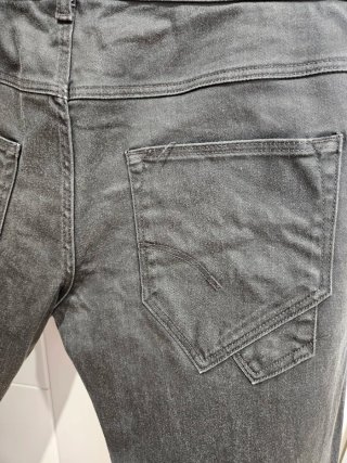 Pantalón Zara Man gris oscuro muy cómodo, elástico