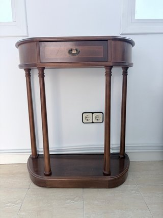 Consola clásica de madera con cajón