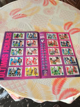 Álbum Oficial Colección Cromos LaLiga 2025-26