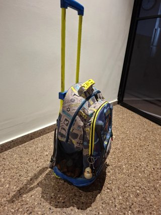 Mochila Totto con ruedas y diseño gamer