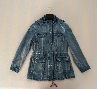 Chaqueta vaquera con capucha