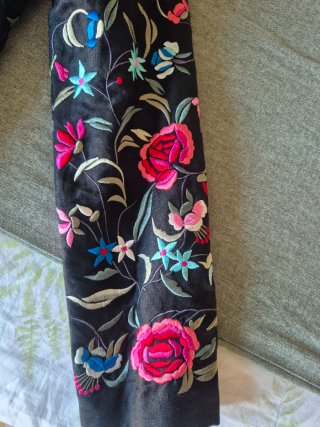 Abrigo Blanco Bordado Flores hasta rodilla