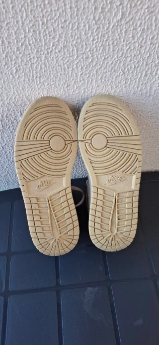 Nike Air Jordan 1 Mid Sanddrift Velvet 37.5