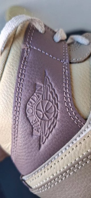 Nike Air Jordan 1 Mid Sanddrift Velvet 37.5