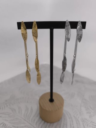 Pendientes largos dorados y plateados