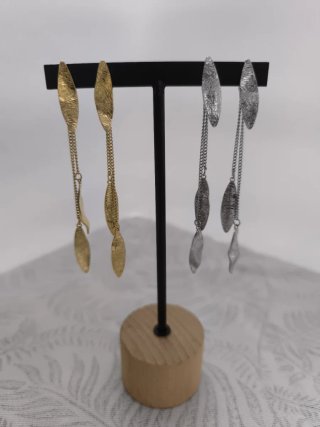 Pendientes largos dorados y plateados