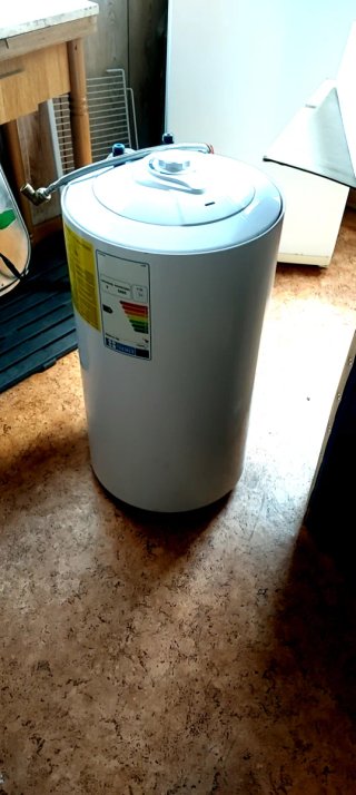 Caldera eléctrica de 50L muy poco uso