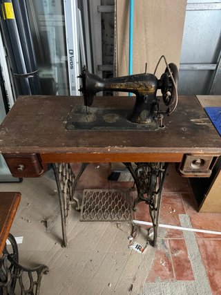 Máquina de coser Singer antigua