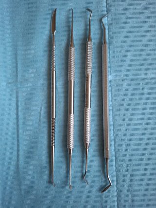 Set de 4 instrumentos dentales restauradores