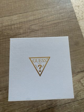 Reloj Guess Negro y Dorado