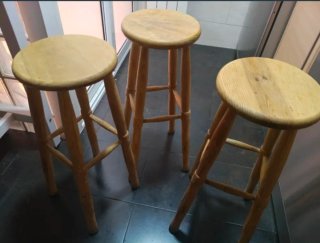 Taburetes altos de madera (3 unidades)