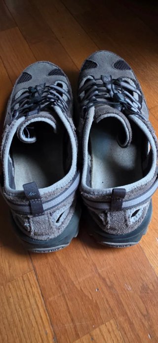 Zapatillas senderismo Quechua marrones y grises