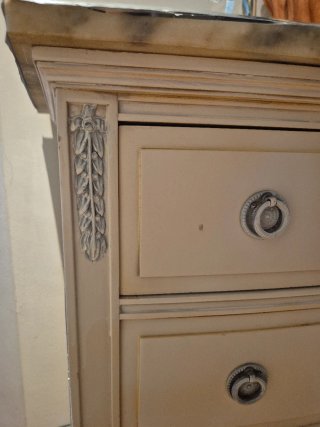 Cómoda de madera y mármol