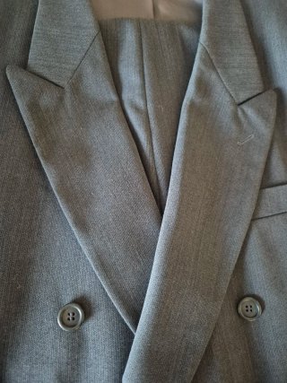 Traje de chaqueta gris sastreria