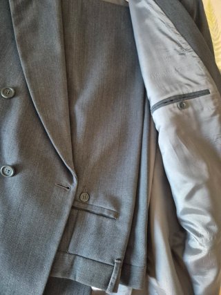 Traje de chaqueta gris sastreria