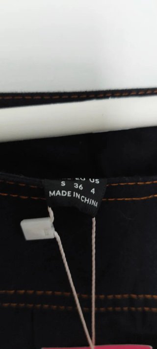 Falda muy corta vaquera negra SHEIN