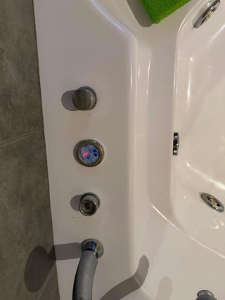 Bañera hidromasaje blanca