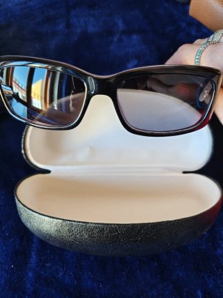 Gafas de sol unisex nuevas con funda incluida
