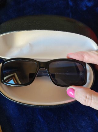 Gafas de sol unisex nuevas con funda incluida