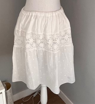 Falda blanca bordada solo envio INPOST!!!