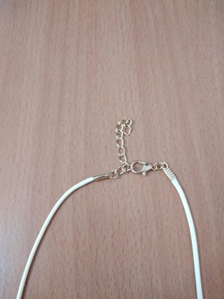 Collar de cordón con colgante de gatitos