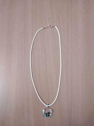 Collar de cordón con colgante de gatitos