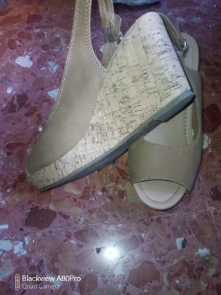 Sandalias de cuña beige mujer