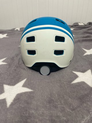 Casco Btwin azul y blanco talla S