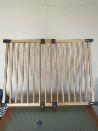 Barrera de madera para escaleras de niños