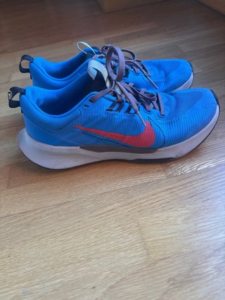 Deportivas Trail Nike Azules y Rojas