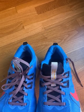 Deportivas Trail Nike Azules y Rojas