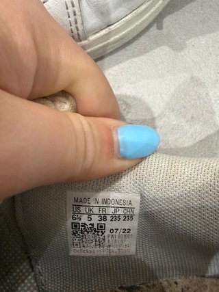 Scarpe Adidas bianche e marroni