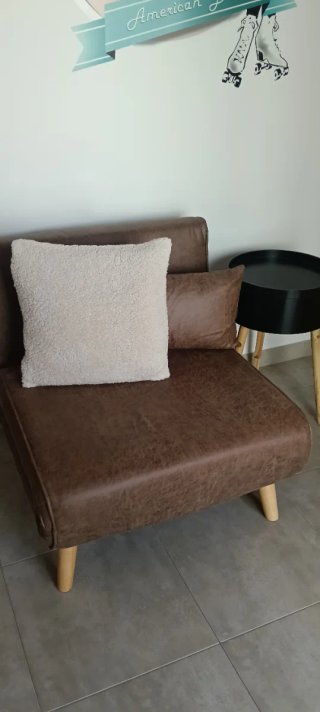 Sofá cama + mesa auxiliar