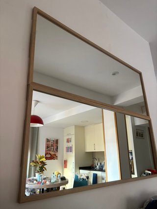 Dos espejos de madera y cristal