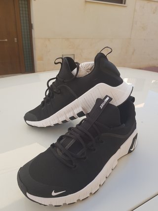 Zapatillas Nike Free Negras y Blancas