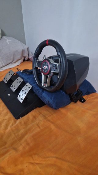 Volante gaming y Pedales