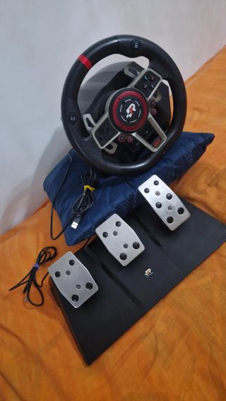 Volante gaming y Pedales