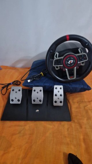 Volante gaming y Pedales