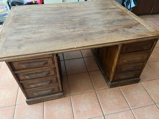Escritorio grande de madera