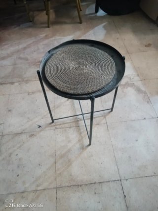 Mesa de madera negra