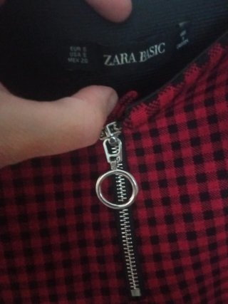 Pantalones Zara cuadros rojos y negros