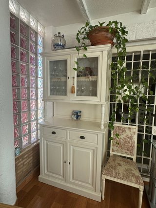 Mueble vitrina blanco madera y cristal