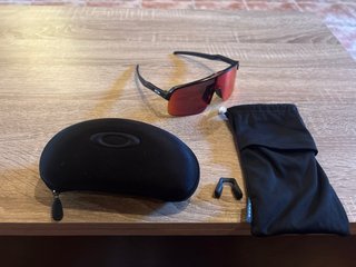 Gafas de sol Oakley rojas